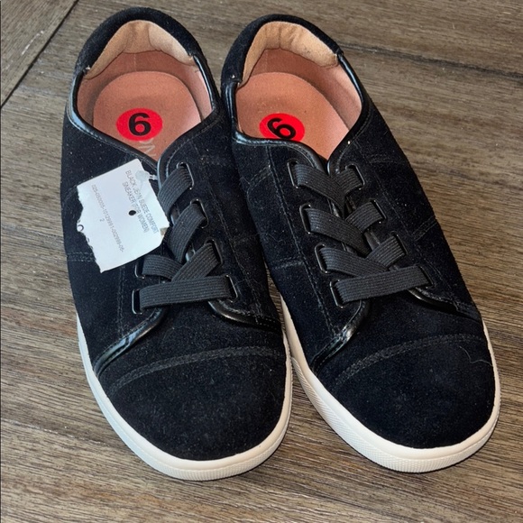VIONIC sneakers Black Jean sz 6 NWT - Picture 1 of 8